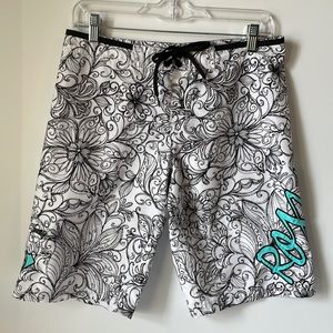 Roxy Juniors Size 3 Boardshorts   Spell out  10 inch Inseam